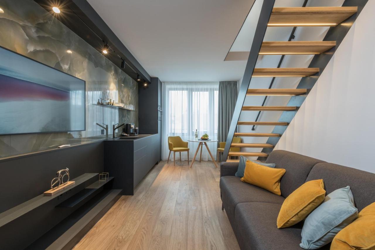 Fully Renovated Stylish Duplex In A Convenient Location Apartamento Praga